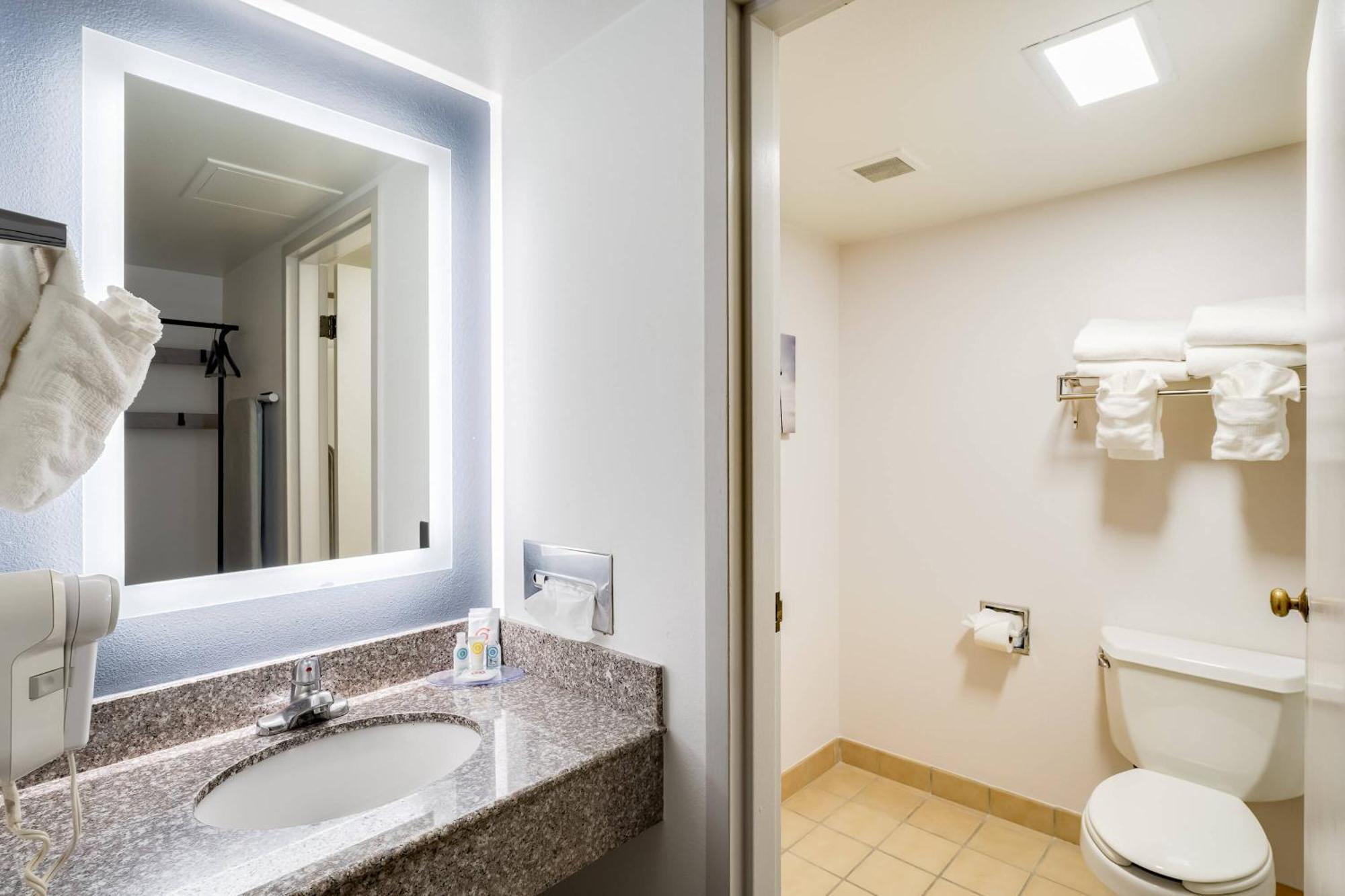 Comfort Vegas Inn